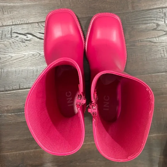 NWT fucsia pink rain boots ankle INC brand new 3” heel lug sole side zipper 7 - Picture 2 of 12